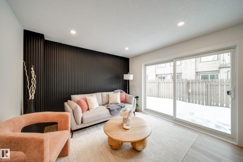 17751 95 Street, Edmonton, AB - Indoor Photo Showing Living Room