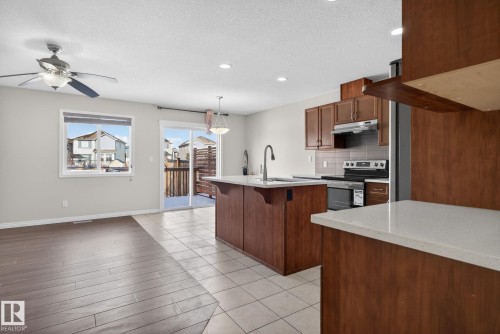 5258 20 Avenue, Edmonton, AB - Indoor Photo Showing Kitchen