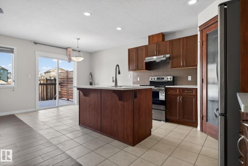 5258 20 Avenue, Edmonton, AB - Indoor Photo Showing Kitchen