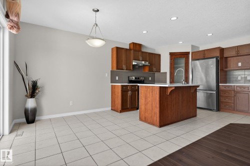 5258 20 Avenue, Edmonton, AB - Indoor Photo Showing Kitchen