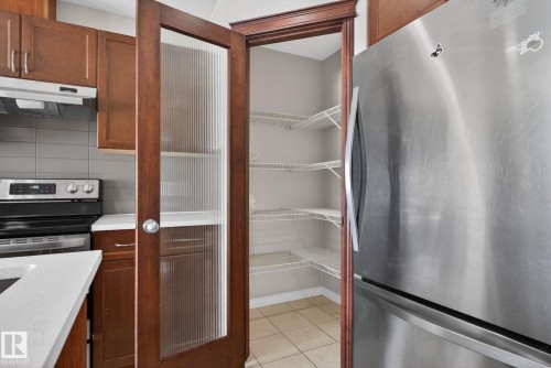 5258 20 Avenue, Edmonton, AB - Indoor Photo Showing Kitchen