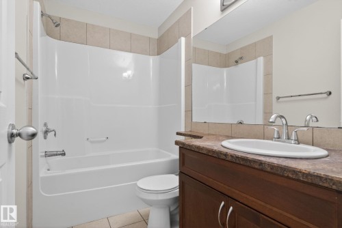 5258 20 Avenue, Edmonton, AB - Indoor Photo Showing Bathroom