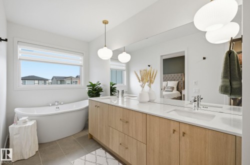 48 Riverhill Crescent, St. Albert, AB - Indoor Photo Showing Bathroom