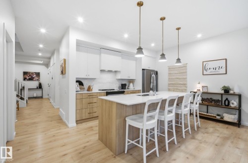 48 Riverhill Crescent, St. Albert, AB - Indoor Photo Showing Kitchen With Upgraded Kitchen