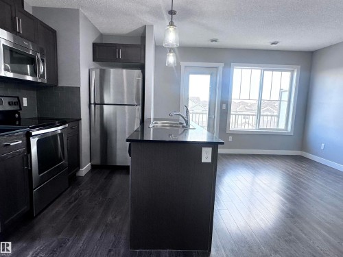 10 1530 Tamarack Boulevard, Edmonton, AB - Indoor Photo Showing Kitchen