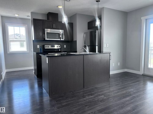 10 1530 Tamarack Boulevard, Edmonton, AB - Indoor Photo Showing Kitchen