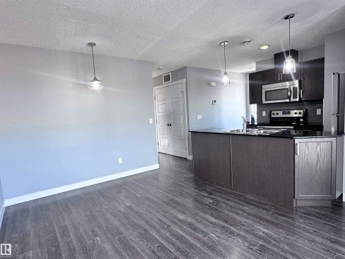 10 1530 Tamarack Boulevard, Edmonton, AB - Indoor Photo Showing Kitchen With Upgraded Kitchen