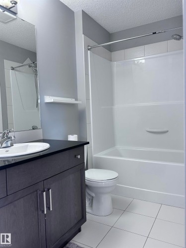 10 1530 Tamarack Boulevard, Edmonton, AB - Indoor Photo Showing Bathroom