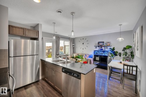 10 1530 Tamarack Boulevard, Edmonton, AB - Indoor Photo Showing Kitchen With Double Sink With Upgraded Kitchen