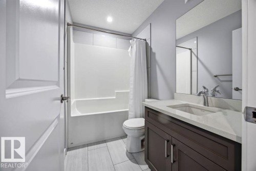 1057 Coopers Hawk Link, Edmonton, AB - Indoor Photo Showing Bathroom