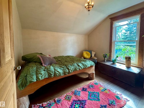 7024 105A Street, Edmonton, AB - Indoor Photo Showing Bedroom