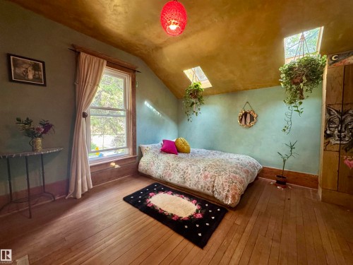 7024 105A Street, Edmonton, AB - Indoor Photo Showing Bedroom