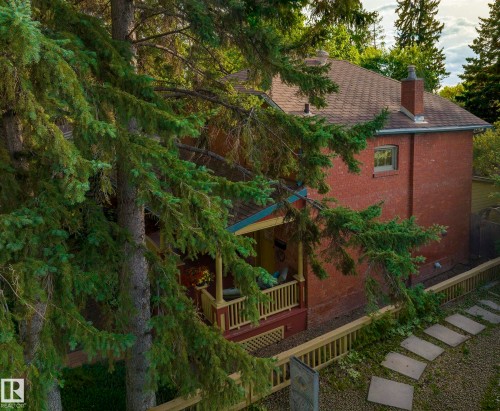 7024 105A Street, Edmonton, AB - Outdoor