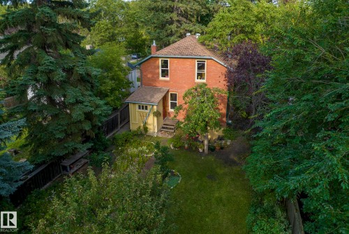 7024 105A Street, Edmonton, AB - Outdoor