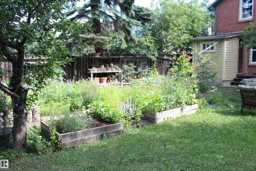 7024 105A Street, Edmonton, AB - Outdoor