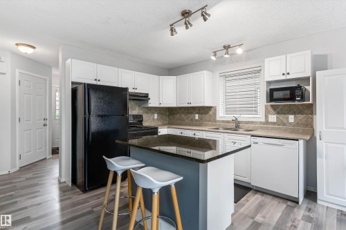 73 1428 Hodgson Way, Edmonton, AB - Indoor Photo Showing Kitchen With Double Sink