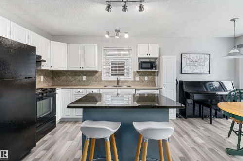 73 1428 Hodgson Way, Edmonton, AB - Indoor Photo Showing Kitchen With Double Sink