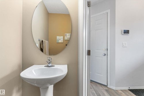 73 1428 Hodgson Way, Edmonton, AB - Indoor Photo Showing Bathroom