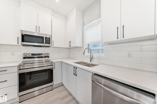 3323 Roy Brown Way, Edmonton, AB - Indoor Photo Showing Kitchen With Double Sink With Upgraded Kitchen