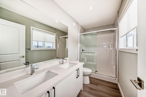3323 Roy Brown Way, Edmonton, AB - Indoor Photo Showing Bathroom