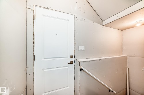 3323 Roy Brown Way, Edmonton, AB - Indoor Photo Showing Other Room