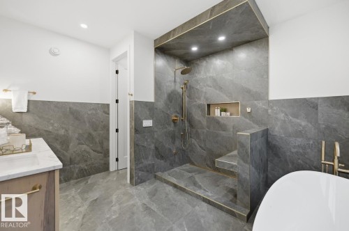 10519 138 Street, Edmonton, AB - Indoor Photo Showing Bathroom