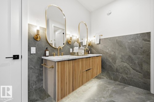 10519 138 Street, Edmonton, AB - Indoor Photo Showing Bathroom