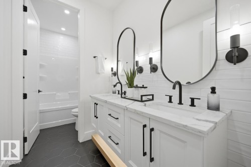 10519 138 Street, Edmonton, AB - Indoor