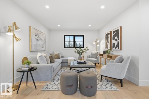10519 138 Street, Edmonton, AB - Indoor Photo Showing Living Room