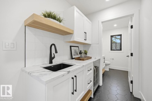 10519 138 Street, Edmonton, AB - Indoor Photo Showing Kitchen With Upgraded Kitchen