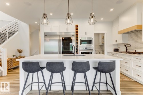 20484 128 Avenue, Edmonton, AB - Indoor Photo Showing Kitchen With Upgraded Kitchen