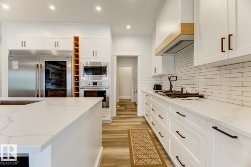 20484 128 Avenue, Edmonton, AB - Indoor Photo Showing Kitchen With Upgraded Kitchen
