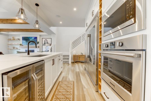 20484 128 Avenue, Edmonton, AB - Indoor Photo Showing Kitchen With Upgraded Kitchen