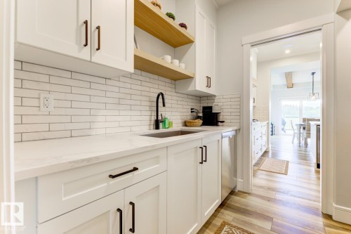 20484 128 Avenue, Edmonton, AB - Indoor Photo Showing Kitchen