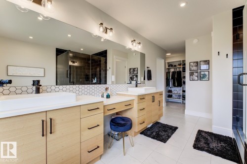 20484 128 Avenue, Edmonton, AB - Indoor Photo Showing Bathroom