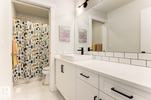 20484 128 Avenue, Edmonton, AB - Indoor Photo Showing Bathroom