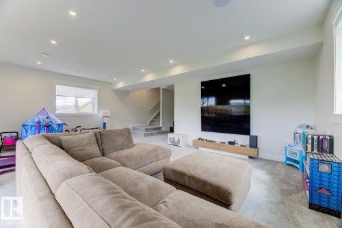 20484 128 Avenue, Edmonton, AB - Indoor Photo Showing Living Room