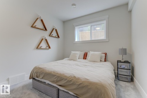 20484 128 Avenue, Edmonton, AB - Indoor Photo Showing Bedroom