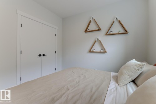 20484 128 Avenue, Edmonton, AB - Indoor Photo Showing Bedroom