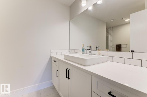 20484 128 Avenue, Edmonton, AB - Indoor Photo Showing Bathroom