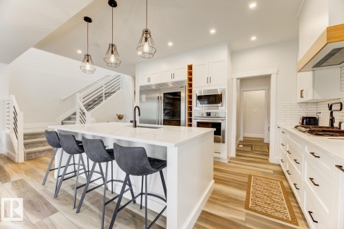 20484 128 Avenue, Edmonton, AB - Indoor Photo Showing Kitchen With Upgraded Kitchen