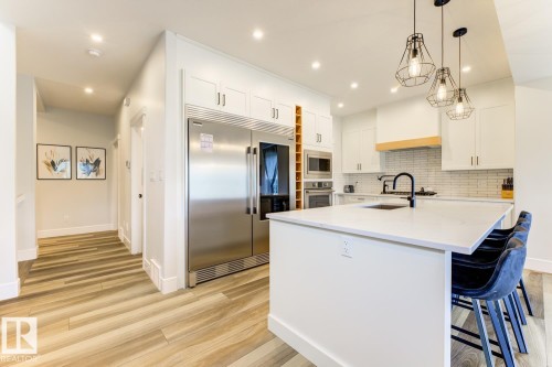 20484 128 Avenue, Edmonton, AB - Indoor Photo Showing Kitchen With Upgraded Kitchen
