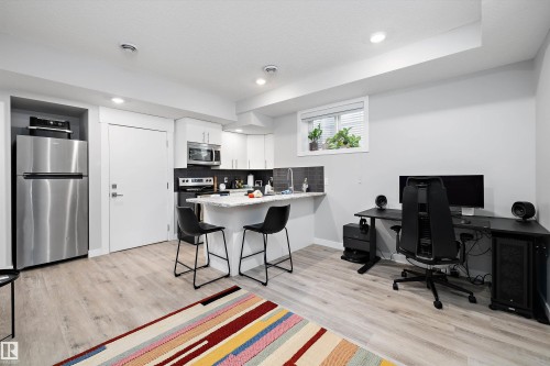 1 7419 106 Street, Edmonton, AB - Indoor