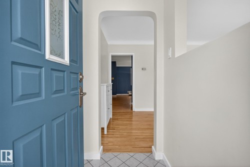 Edmonton, AB - Indoor Photo Showing Other Room