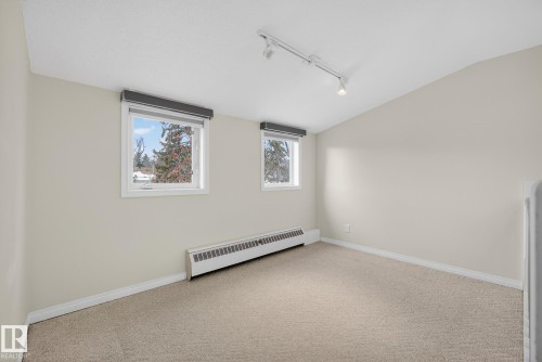 Edmonton, AB - Indoor Photo Showing Other Room