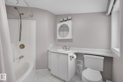Edmonton, AB - Indoor Photo Showing Bathroom