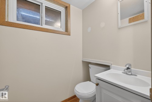 Edmonton, AB - Indoor Photo Showing Bathroom