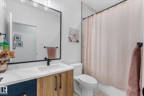 50 Grassview Crescent, Spruce Grove, AB - Indoor Photo Showing Bathroom