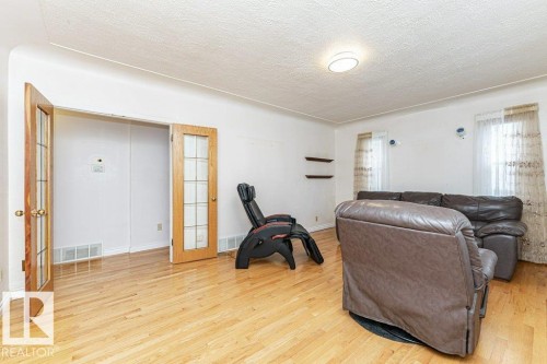 10516 75 Avenue, Edmonton, AB - Indoor