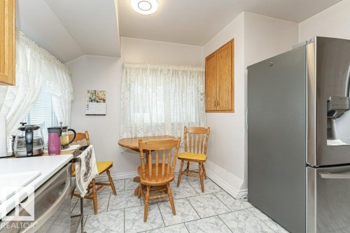 10516 75 Avenue, Edmonton, AB - Indoor